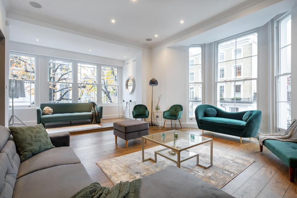 Redcliffe Apartment | " Perfectly Splendid Triplex House in Chelsea "