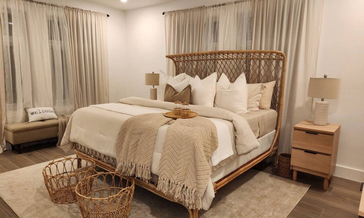 Bahamia West House | Pet-Friendly 3BR Mediterranean Spa-Inspired Retreat for Groups, Couples and More