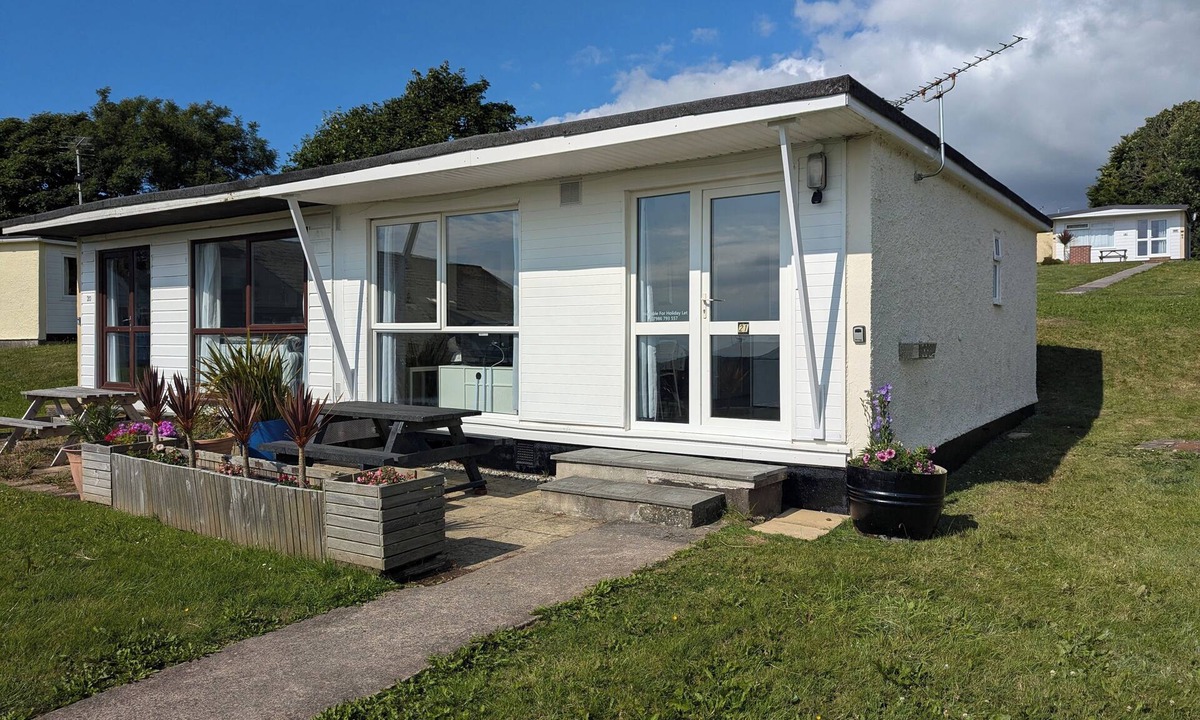 Bude Ski Chalet | Pet friendly chalet . Sleeps 5