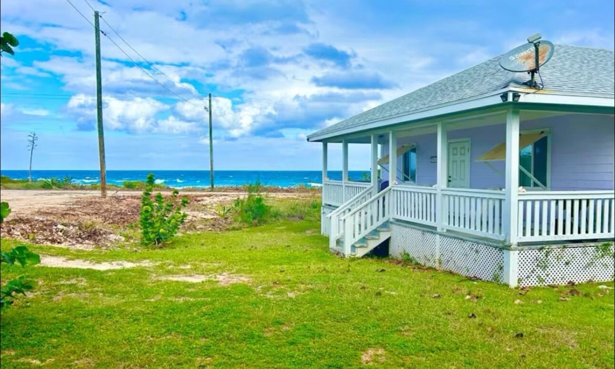 Rainbow Bay Cottage | Peyton’s Place….is the place to be!