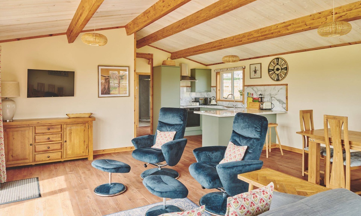 Whitney-on-Wye Cottage | Pond View - a cabin that sleeps 4 guests in 2 bedrooms
