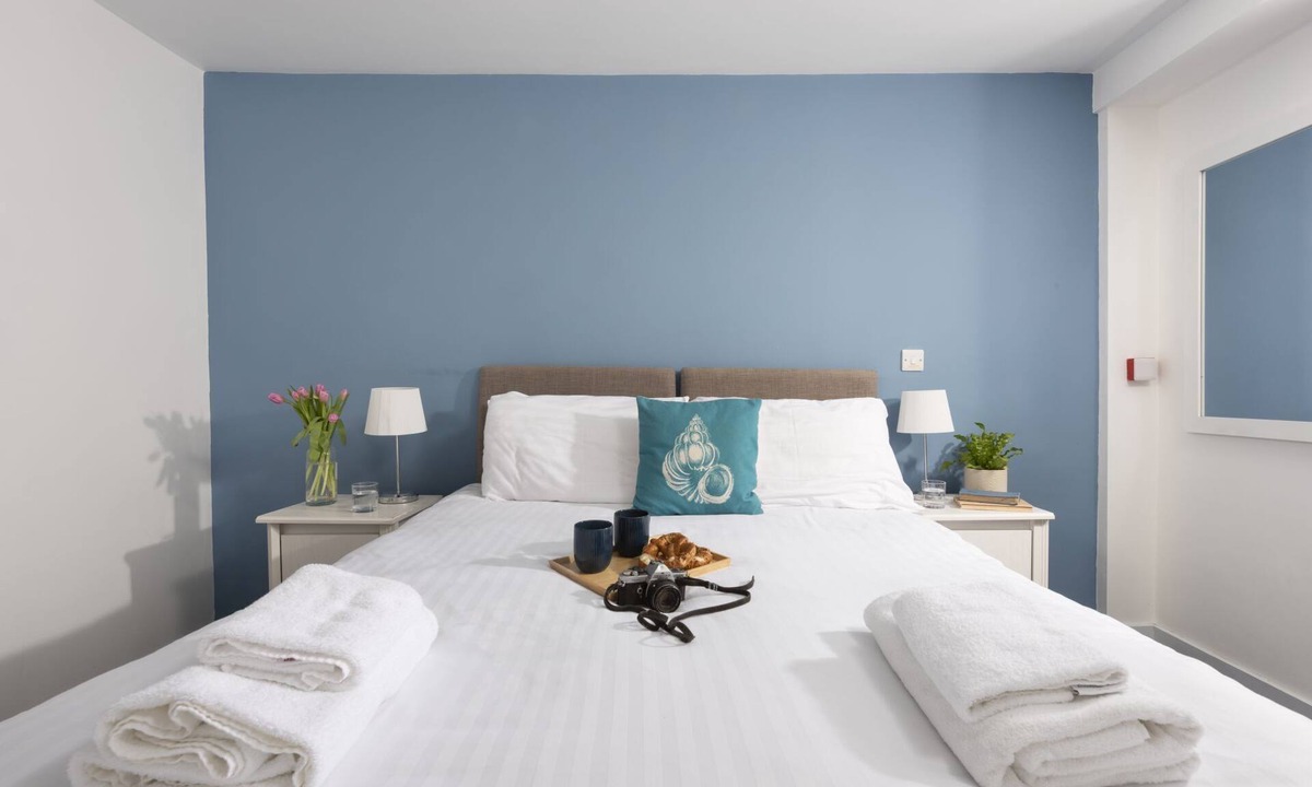 St Just Hotel | Portheras, B&B - a hotel room that sleeps 2 guests in 1 bedroom