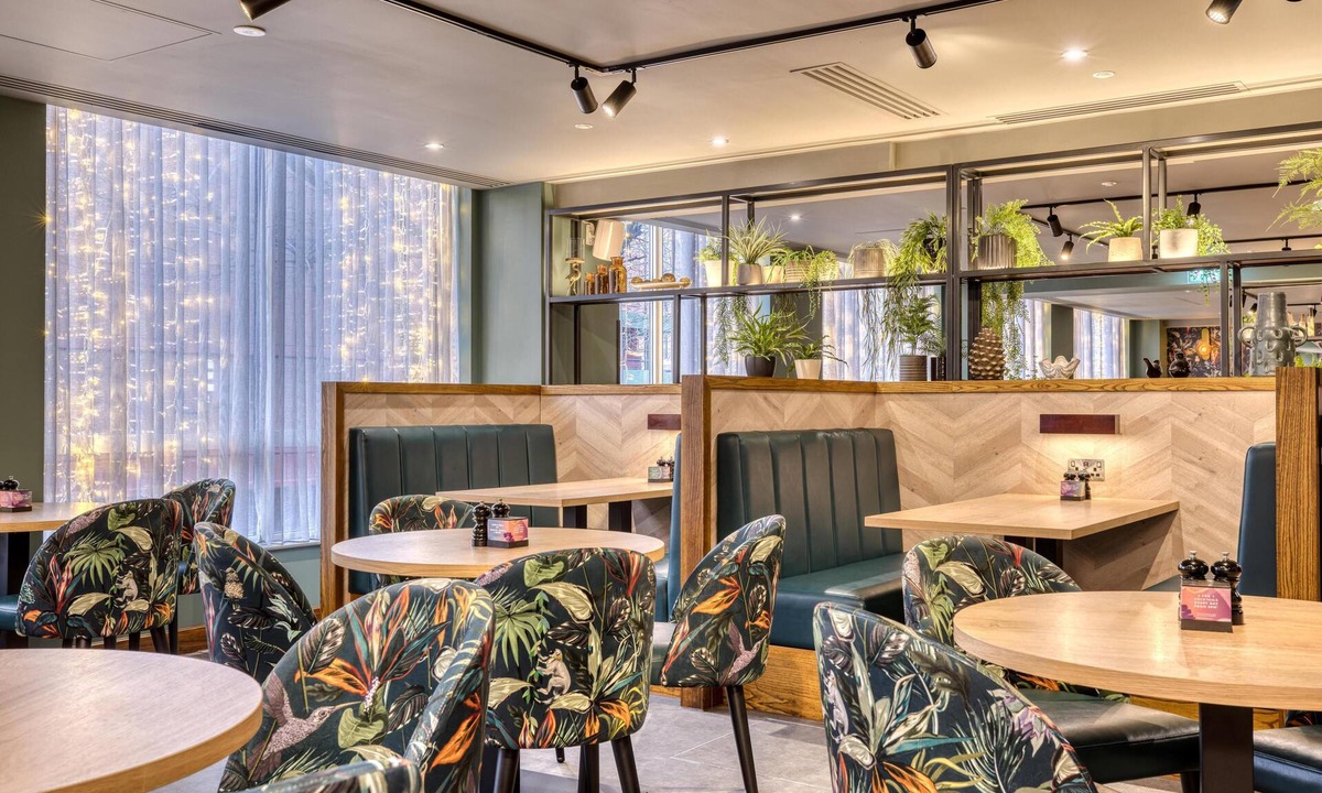Saffron Walden Hotel | Premier Inn Saffron Walden