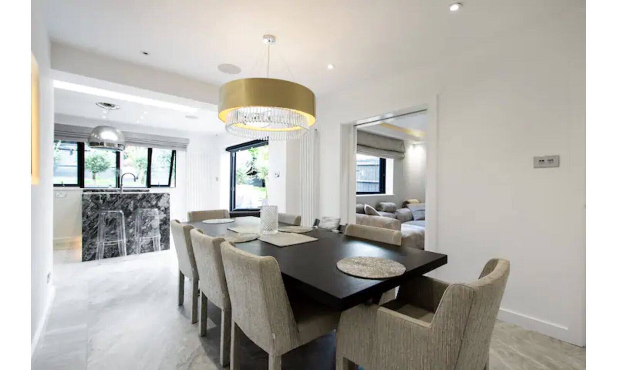 Cray Valley East House | Pristine Property- Perfect for Buisness & Familys