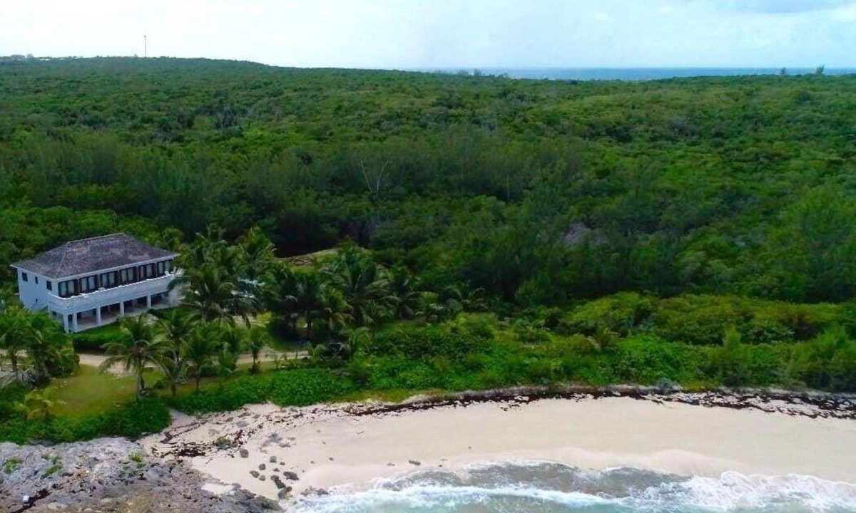 Governor's Harbour House | Private Beachfront Home w/Pool, Solar, Banks Rd, Walk to Restaurants