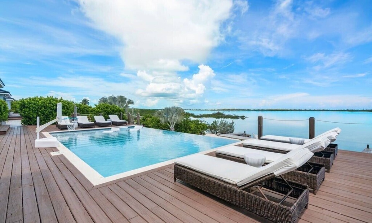 Hartswell Villa | Private Beachfront Luxury Villas with Dock & Heated Pools – Perfect for 10 Guests