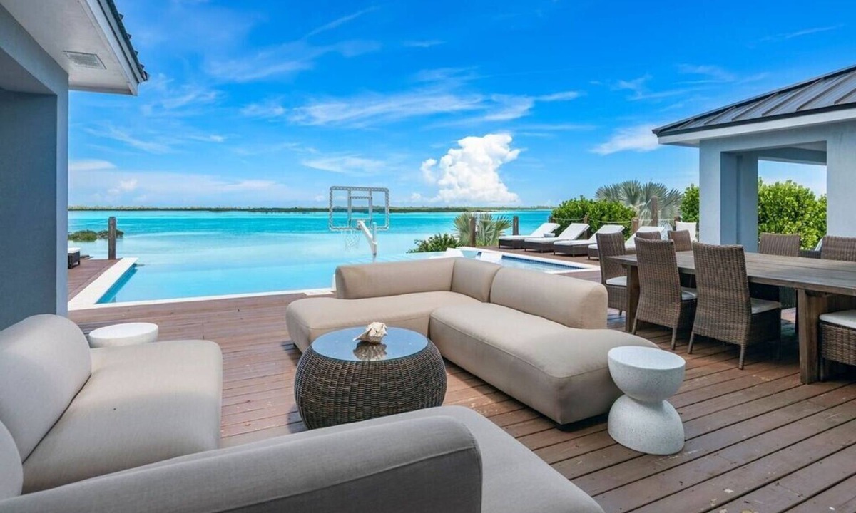 Hartswell Villa | Private Beachfront Luxury Villas with Dock & Heated Pools – Perfect for 10 Guests