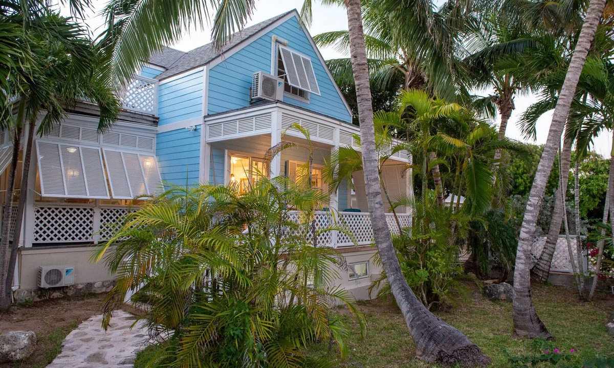 Dunmore Town House | Private Harbour Island Villa 200 steps from Pink Sands Beach