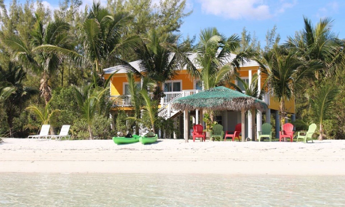 Cherokee House | PRIVATE LUXURY, Beachfront Home, Hot Tub, Kayaks, Paddle Board, Cabana