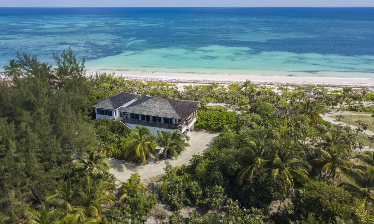 Savannah Sound Villa | PRIVATE PINK SAND BEACH Luxury, Beachfront 3 acre Estate 70ft Dock BonefishFlats