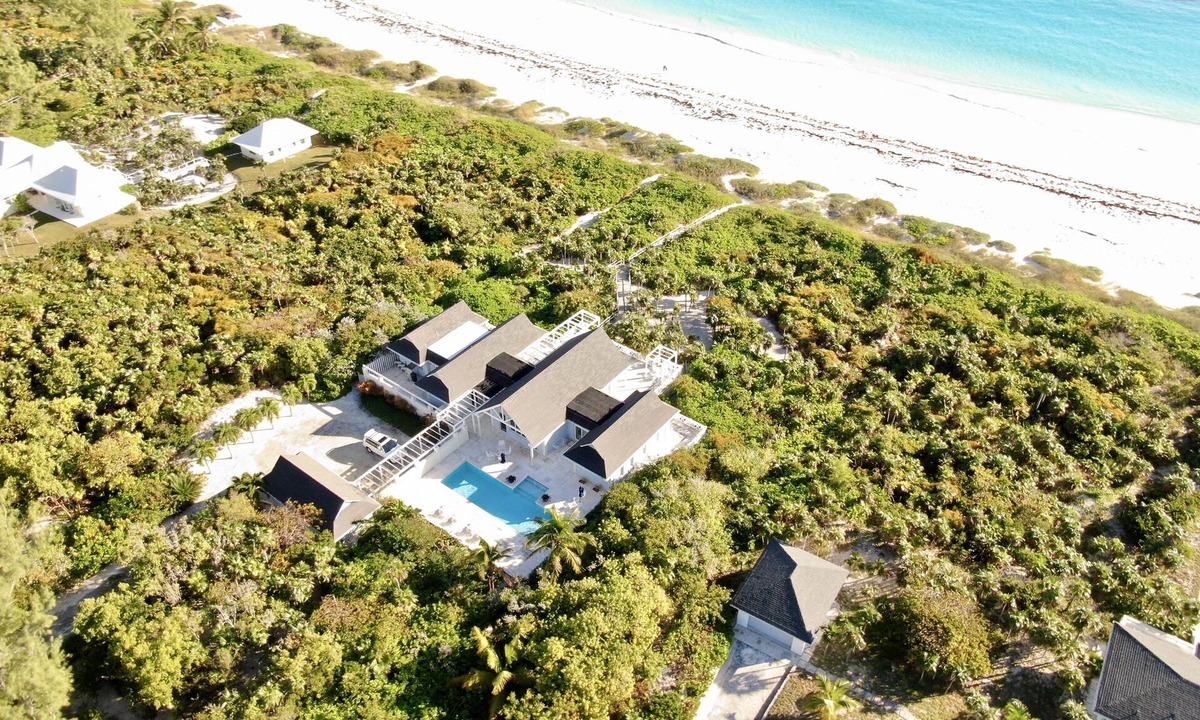 Savannah Sound Villa | Private Villa Directly on Windermere Beach, Private Pool, Tennis