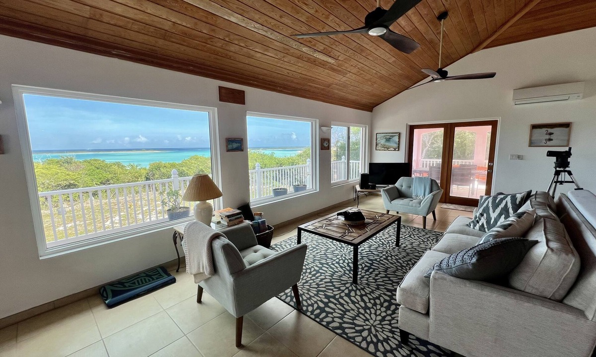 Clarence Town House | Private w/amazing views of the Atlantic, airy lanai 5 min to white powder beach!