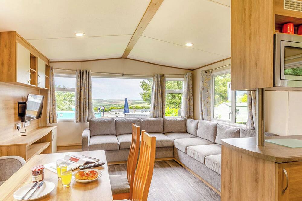 Great Yarmouth House | Provides a comfortable amount of living space.
