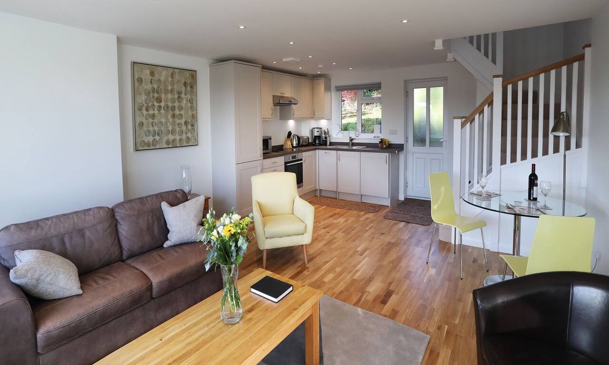 Marlow Apartment | Purpose built, comfortable, one bed apartment walking distance of Marlow