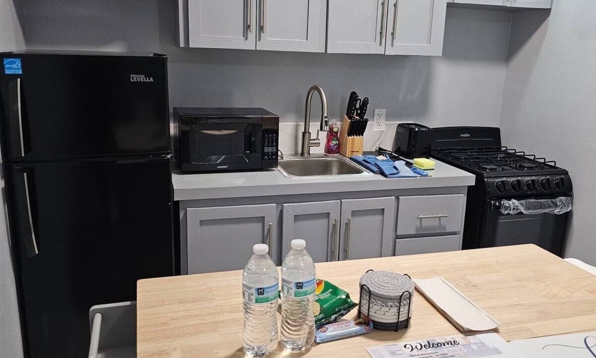 Nassau Apartment | Queen's Court 1 Bedroom apartment with fully equipped kitchen - Unit 4