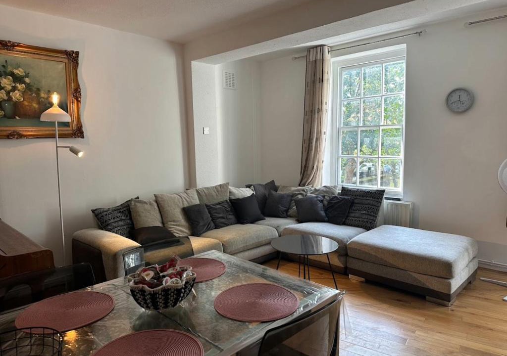 St. Johns Wood Apartment | Quiet location in central London, close to Paddington, Regent Park, Lord's Cricket, late check-in