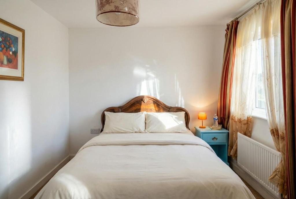 Bedford House | Quiet Three-Bedroom Home in Stewartby with Ensuite and Workspace