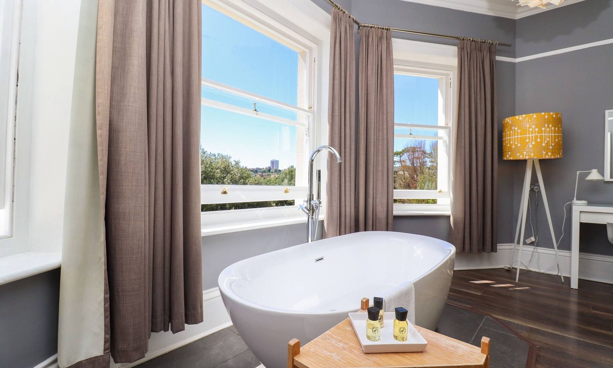 Eastbourne Seafront Bed & Breakfast | Ravilious