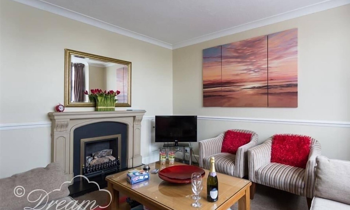 Weymouth Cottage | REDCLIFF VIEW LODGE, family friendly, with a garden in Weymouth