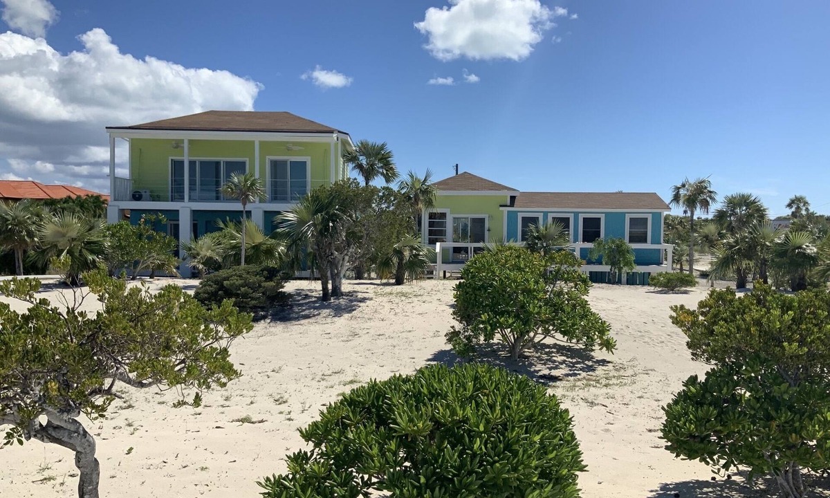Hawks Nest Cottage | Relax & enjoy the peace & quiet at this BEACHFRONT home that sleeps up to 8