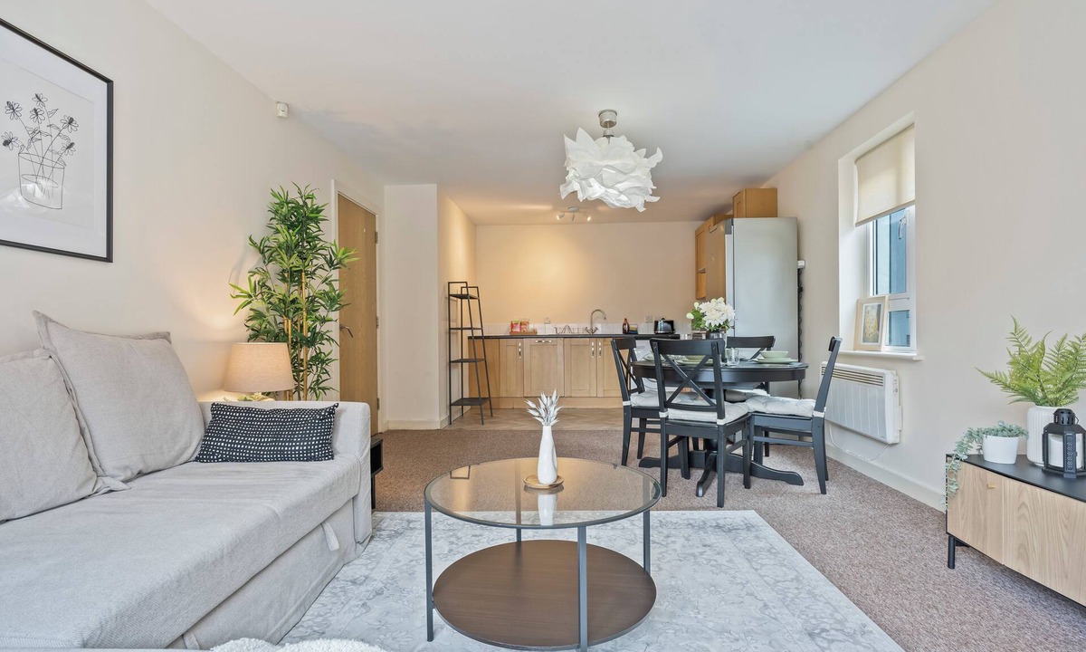 Coventry City Centre Apartment | Relocation | Coventry | Early Booking Discount
