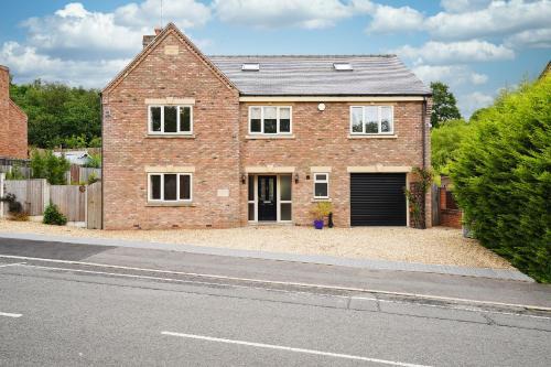 Chesterfield House | Rent My Spa Home with hottub and Sauna