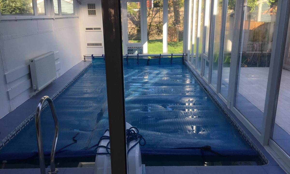 St. Margarets and North Twickenham House | River House with Heated Pool (Apr-Sep), Parking & Garden