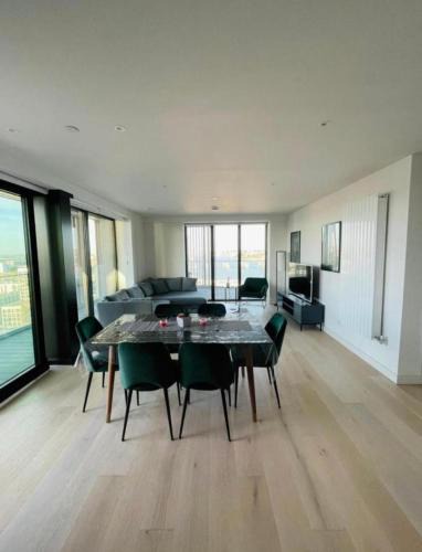 Custom House House | Riverside Rooms and Apartments