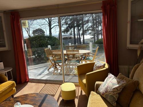 Hamworthy House | Robins Lodge by the sea