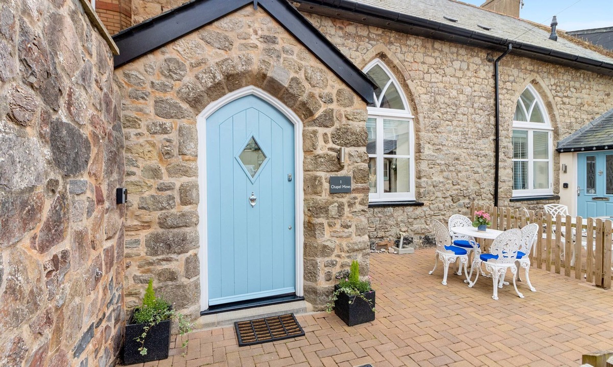 Sidmouth Cottage | Romantic Cosy Seaside Cottage in Central Sidmouth With Free Parking