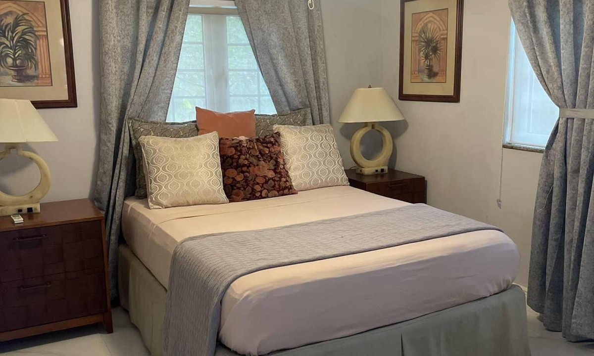Yeoman Wood House | "Romantic or Solo, Find Your Perfect Private Escape in Beautiful Freeport, Baha