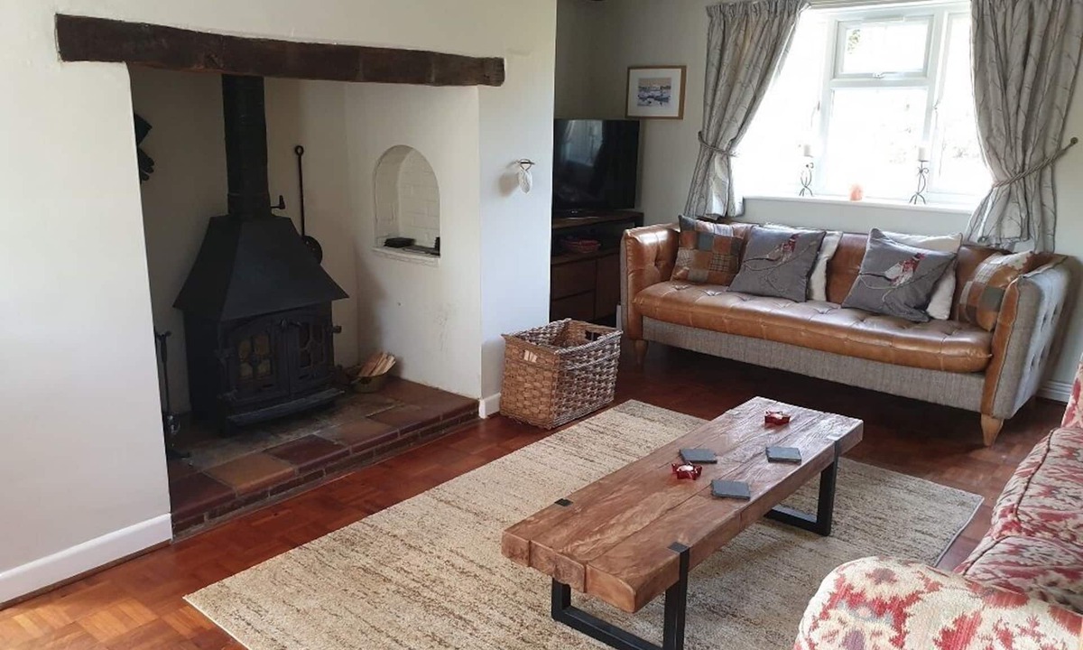 Burley Cottage | Rose Cottage, Burley, New Forest National Park - dog friendly,EV point,sleeps 10