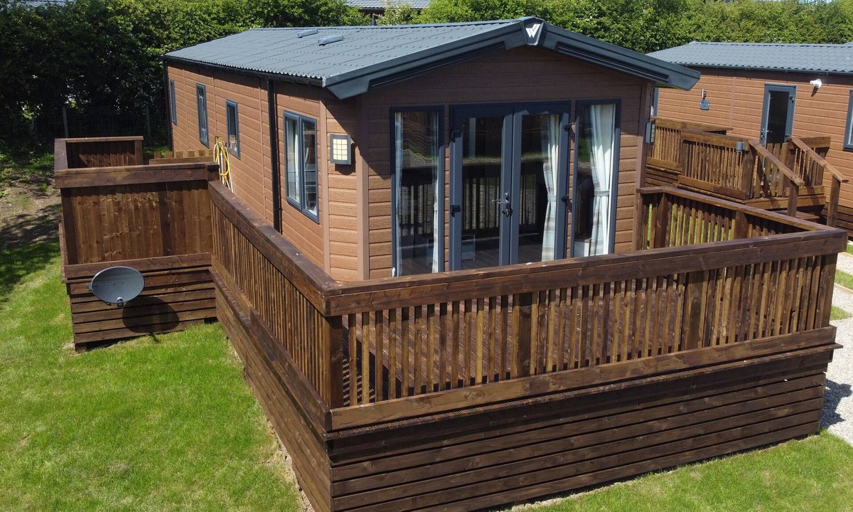 Runswick Bay Cottage | ROSE LODGE, pet friendly, luxury holiday cottage in Staithes