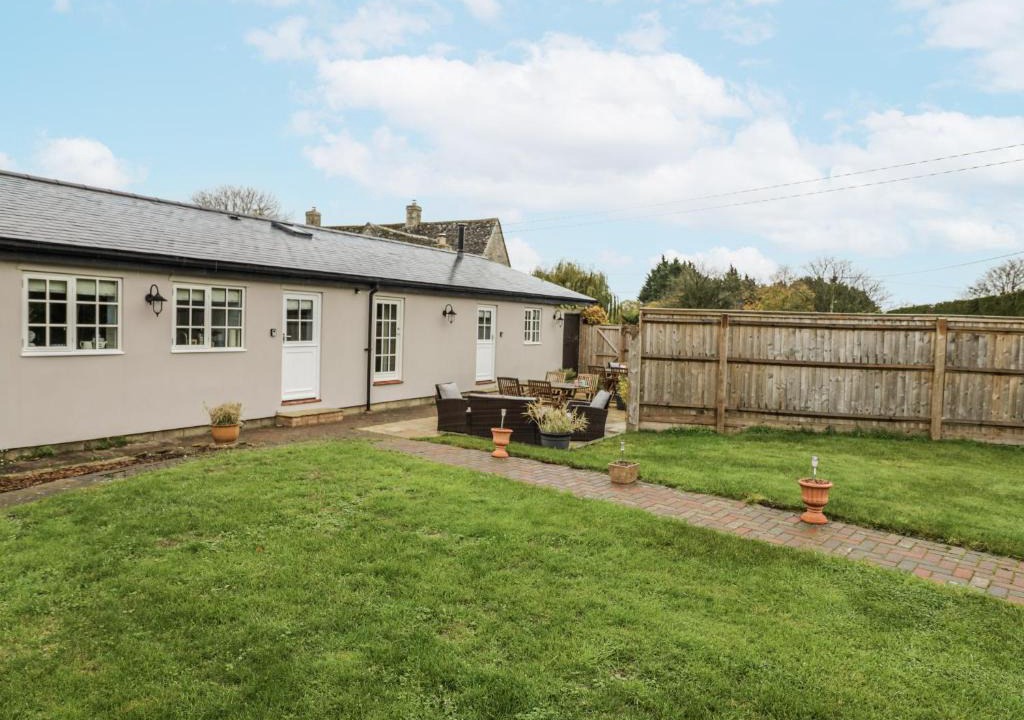 Black Bourton House | Rose Stables