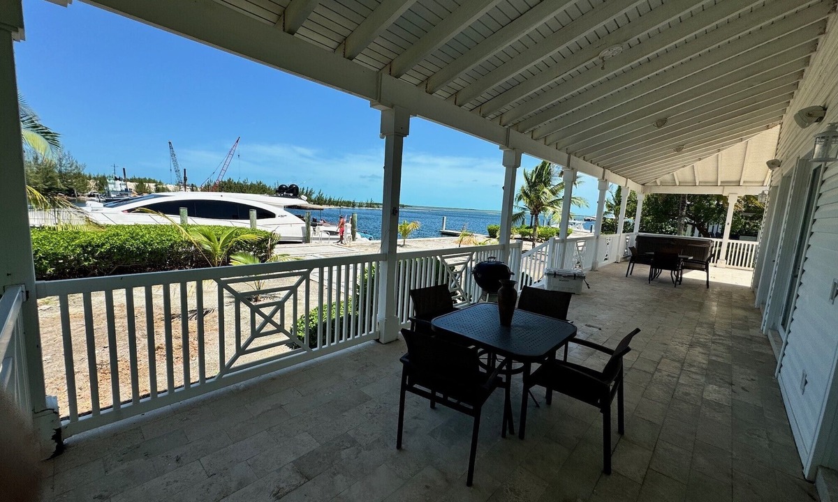 Alice Town Resort | RW BIMINI RESORT - BAYFRONT 4 BED/3 BATH PRIVATE HOUSE - 75FT BOAT SLIP