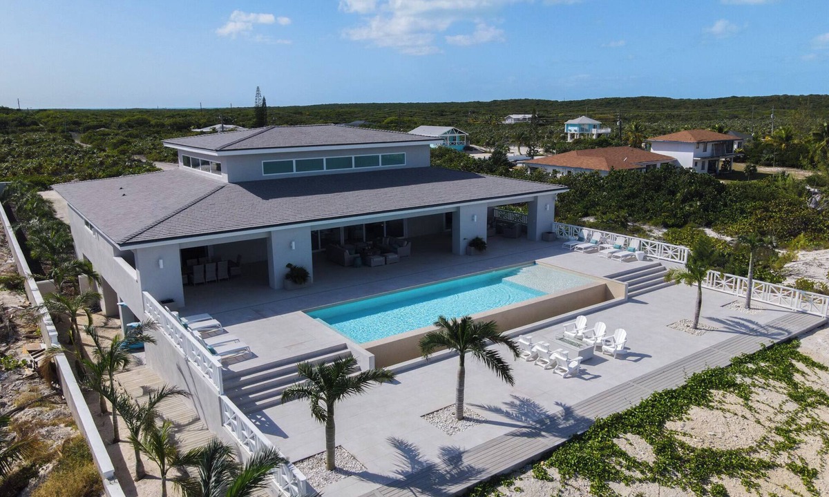 William's Town Villa | Sanddollar Villa - Massive Villa on World famous Tropic of Cancer, Heated Pool