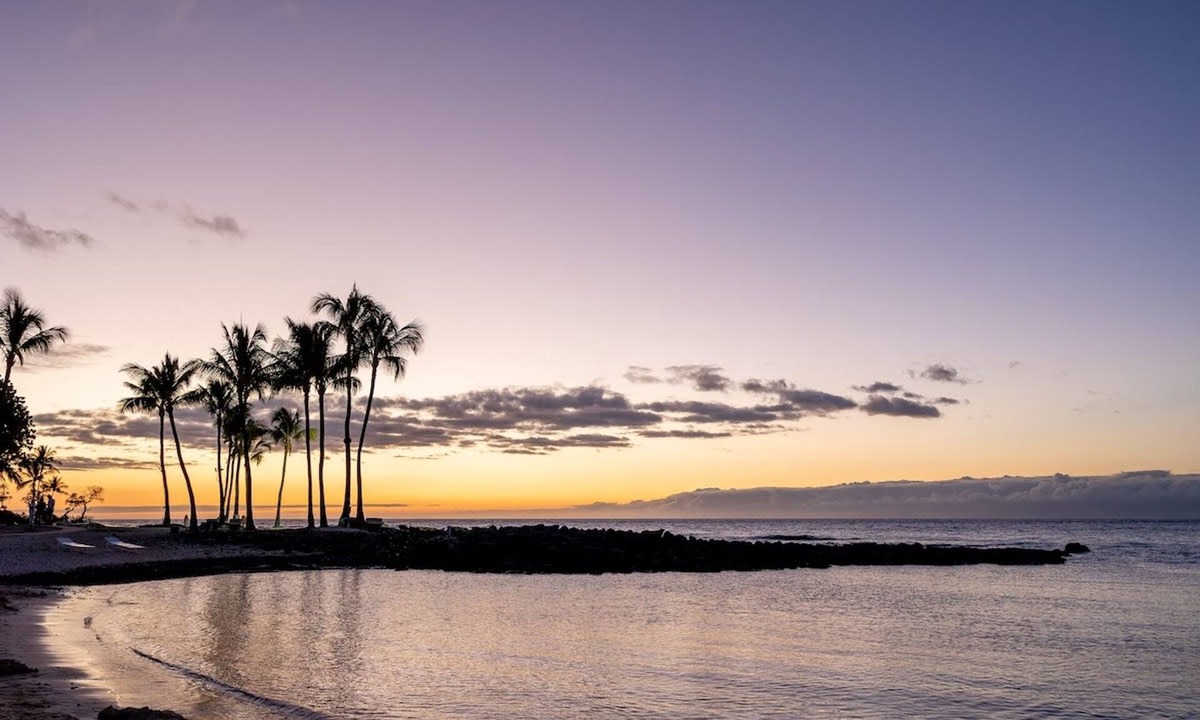 Kahaluu Bay House | Sandy Toes Getaway in Kona
