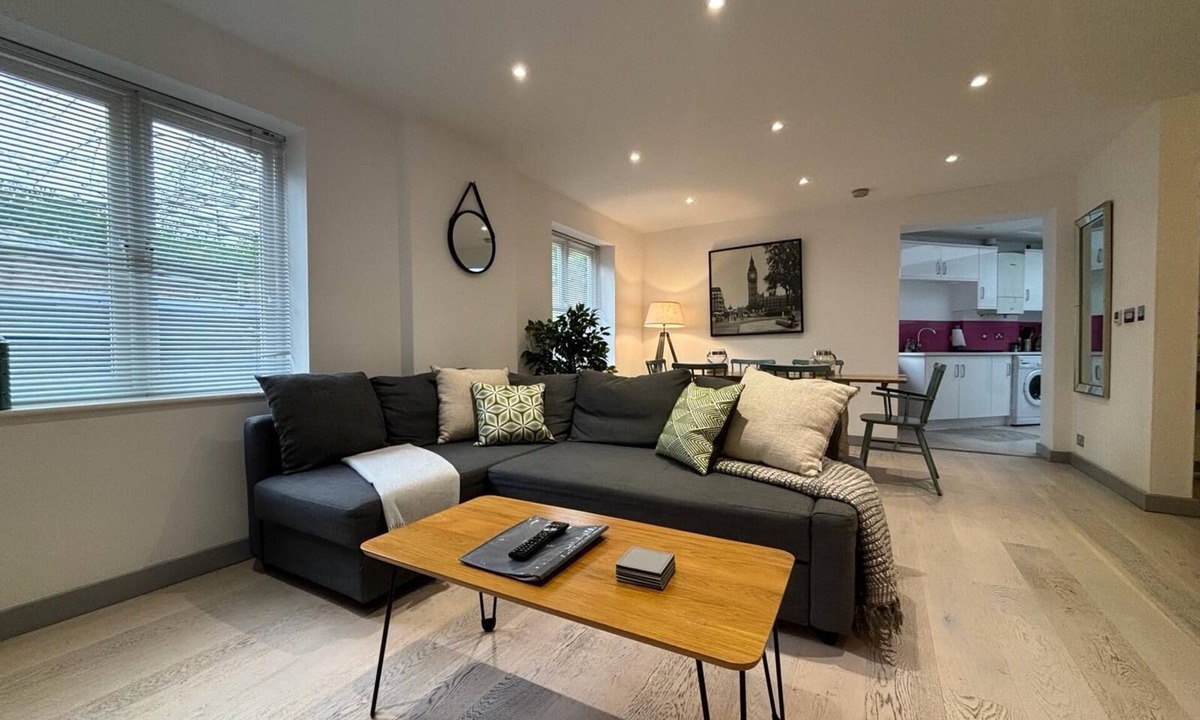 Ironbridge House | School Path Ironbridge Home with Roof Terrace