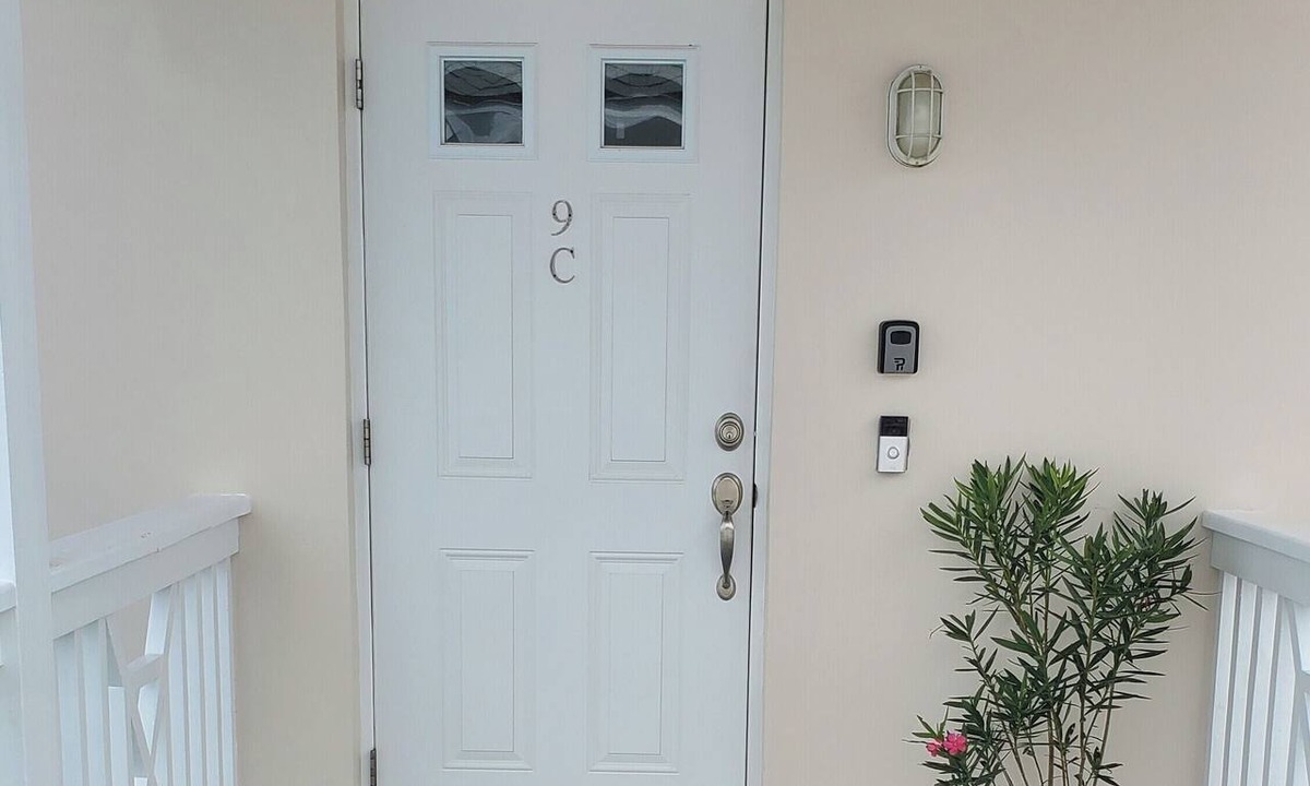 Palm Cay Apartment | Sea Biscuit- Beachfront Community with Pool and Restaurant