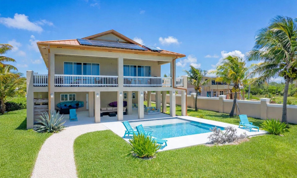 High Rock House | Sea of Blue Luxury Beachfront Villa - East Grand Bahama