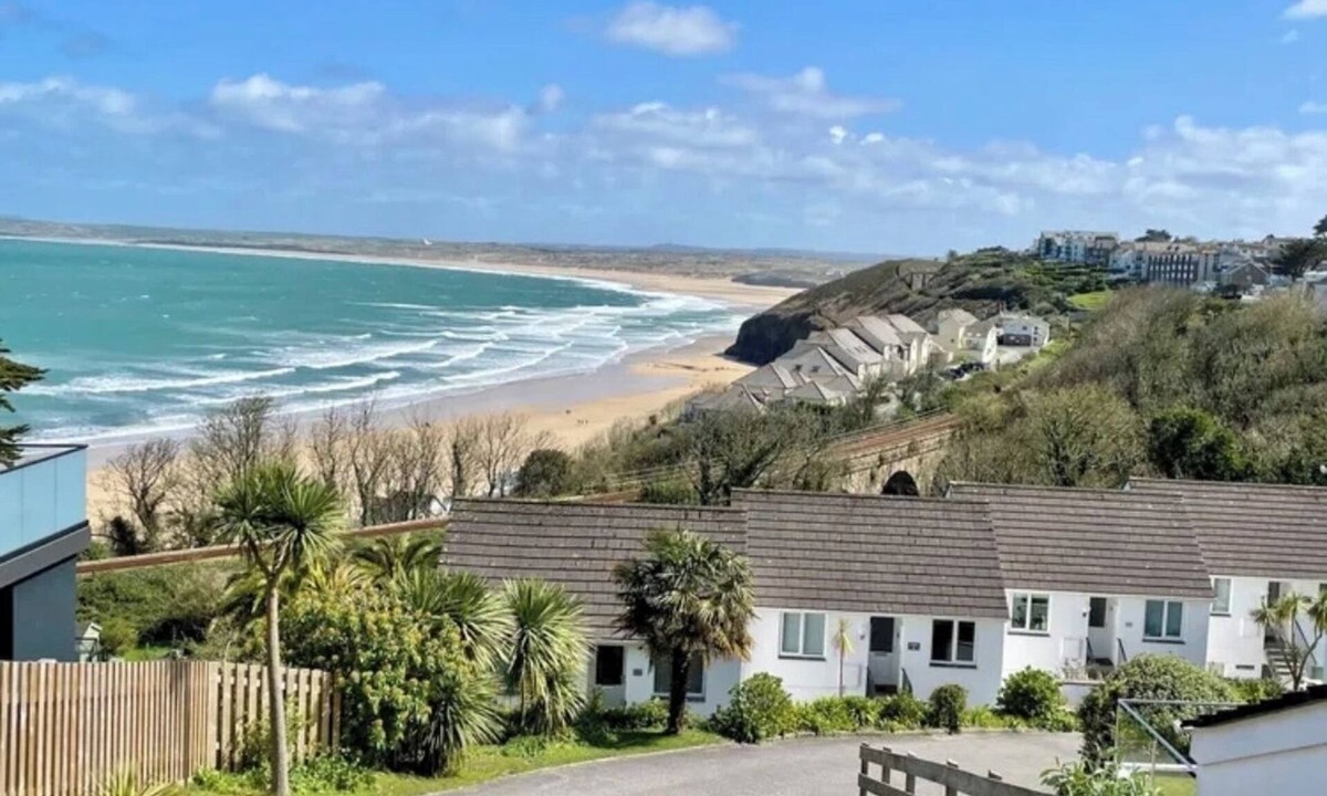 Carbis Bay Apartment | Sea view apartment with balcony and gardens. Private path to the beach.