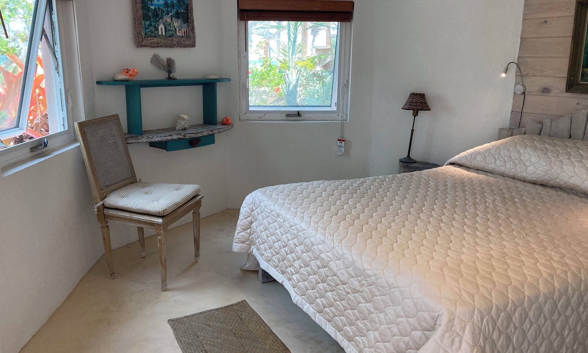 Governor's Harbour Apartment | Seahorse Apartment on Casuarina Bay beach with ocean view