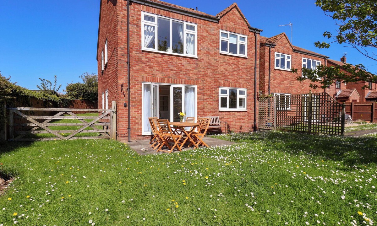 Runswick Bay Cottage | SEASHELLS AT RUNSWICK LODGE, pet friendly in Runswick Bay