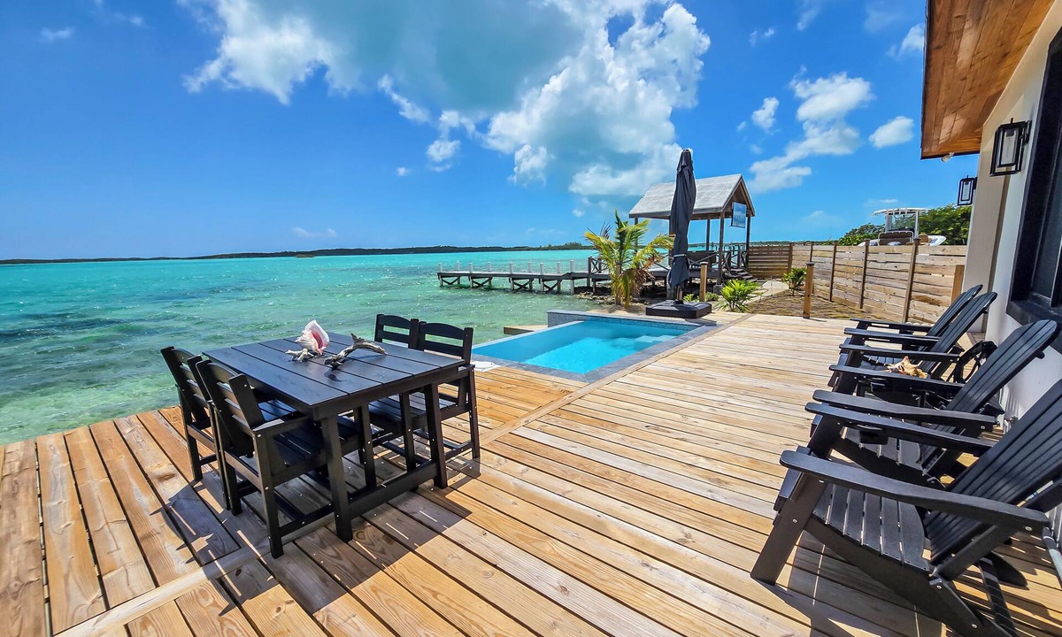 George Town House | Secluded Bliss: Intimate Michelson Retreat with Infinity Pool & Dock