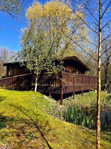 Pocklington Ski Chalet | Secluded Rustic Cabin - A Digital Detox Paradise.
