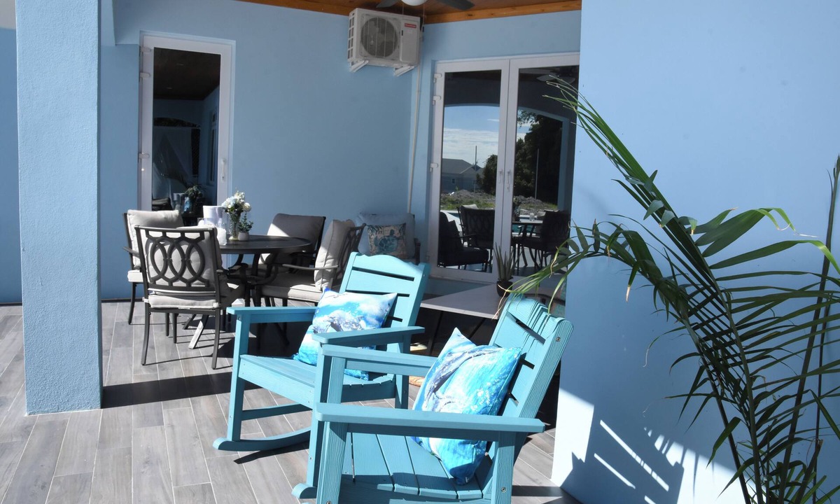 Westwind Bed & Breakfast | Secure 2-bedroom retreat, outdoor kitchen & saltwater pool oasis. Beach nearby