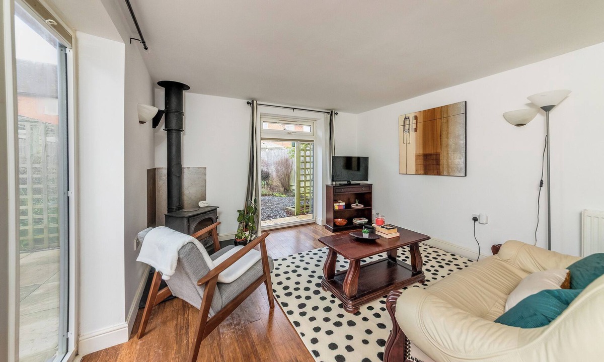 North Moreton House | Self-Contained Flat in Didcot near Shops, Milton Park, Harwell & Station