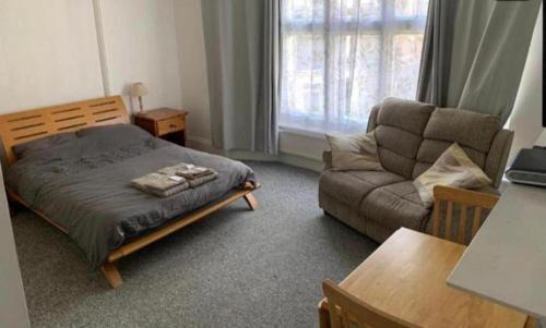 Eastbourne Apartment | Self contained Studio apartment with kitchen
