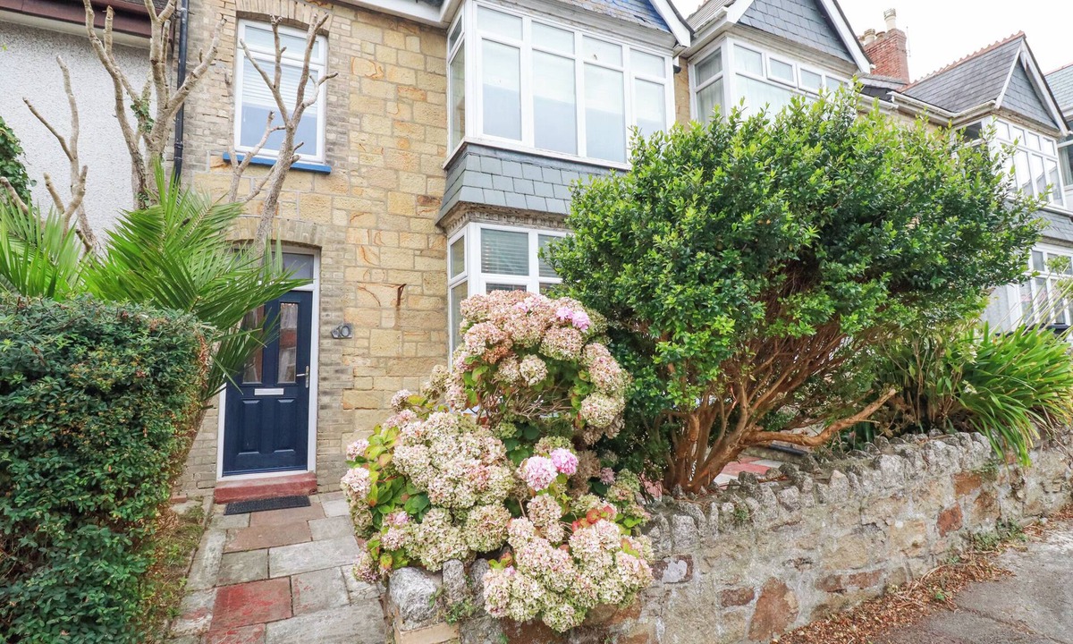 Newquay City Centre Cottage | SERENDIB COTTAGE, pet friendly, country holiday cottage in Newquay