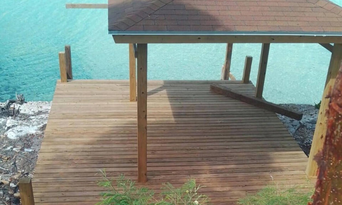 New Bight House | Serene Waterfront 2-bedrm in New Bight, Gazebo and Kayak, near Alvernia food.